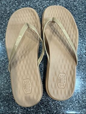 Hey Dude Women's Tan Flip Sandals - Neutral Tan Straps